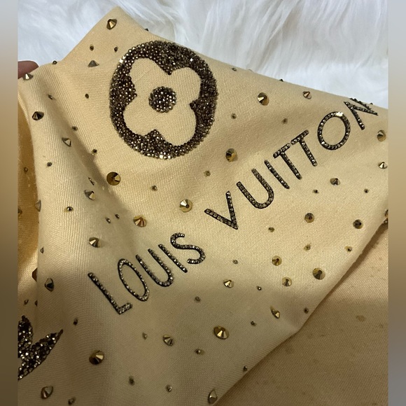 Louis Vuitton Dust Bag Embellished with Crystals 15.5” x 19” - Picture 10 of 13